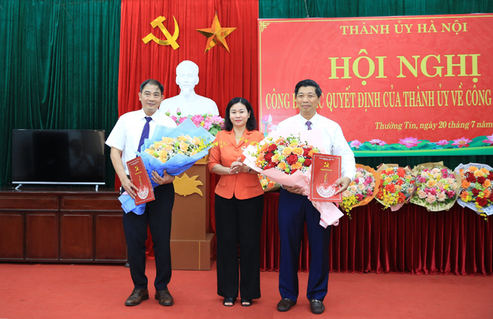 Công bố các quyết định về công tác cán bộ tại Thanh tra thành phố và huyện Thường Tín